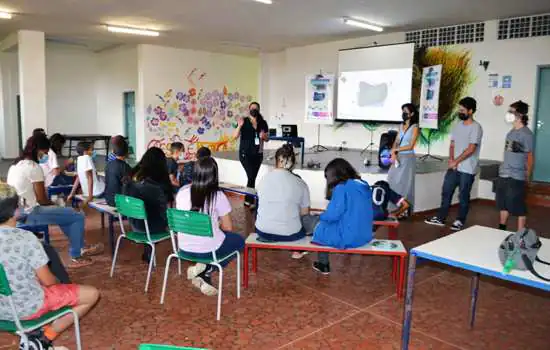 Semasa promove exibição de curtas-metragens e debate sobre o tema recursos hídricos