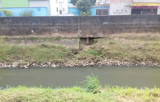 Obra do Semasa corrige erosão no Ribeirão dos Meninos ocasionada pela chuva