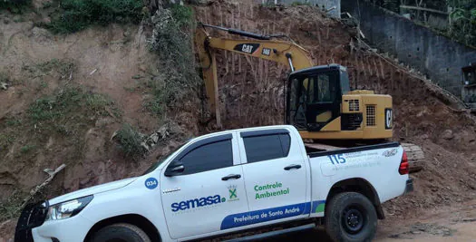 Semasa flagra movimentação irregular de terra no Recreio da Borda do Campo