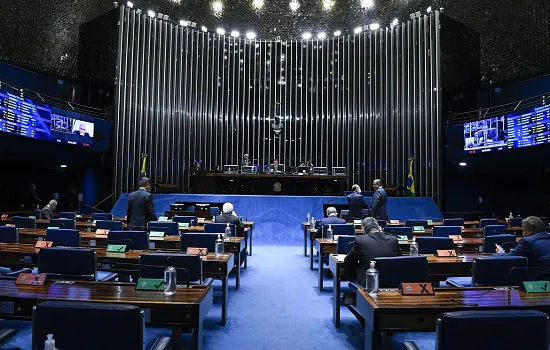 Senado aprova MP que estabelece salário mínimo de R$ 1.212