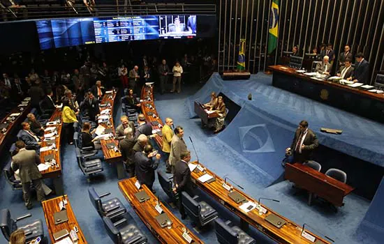 Senado aprova MP que estende gratificações a servidores na AGU