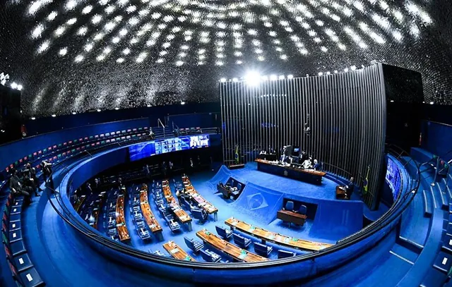 Senado aprova PL que reajusta salário de servidores do TCU; texto vai à sanção