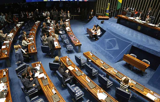 Senado vota brecha para flexibilizar controle de partidos