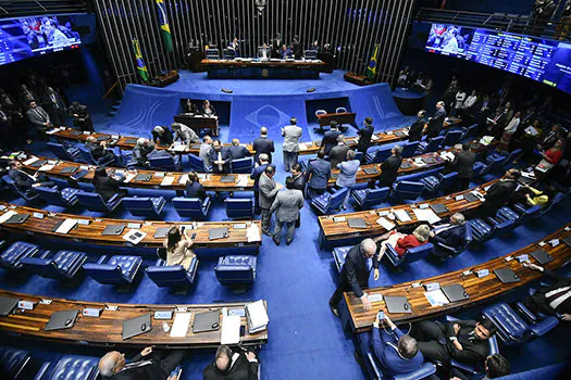 Governo se ampara no Senado para manter vetos_x000D_