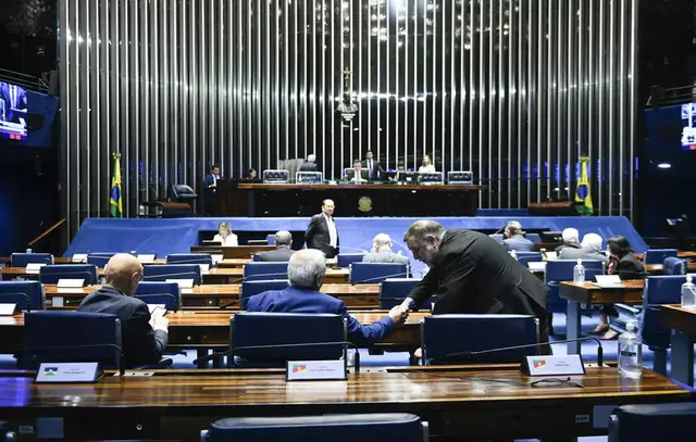 Projeto que prevê prisão de até 4 anos para quem discriminar políticos vai ao Senado