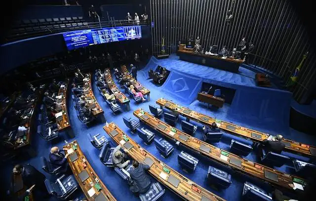 Senado aprova aumento salarial de 9% a servidores federais