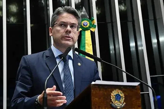 Senador apresenta PEC alternativa que reduz a R$ 70 bilhões gasto fora do teto