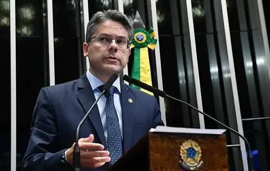 Senador apresenta PEC alternativa que reduz a R$ 70 bilhões gasto fora do teto