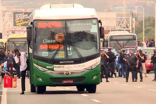 Sequestrador ameaça colocar fogo em ônibus na Ponte Rio-Niterói