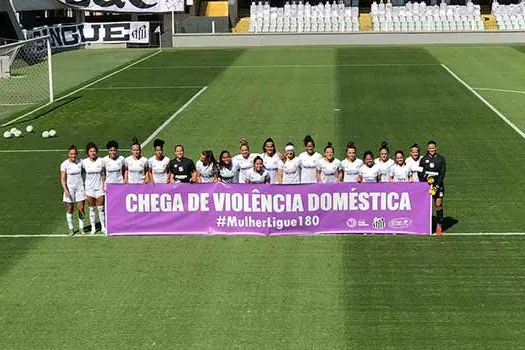 Volta do Brasileirão feminino tem protesto antirracista e goleada do Santos