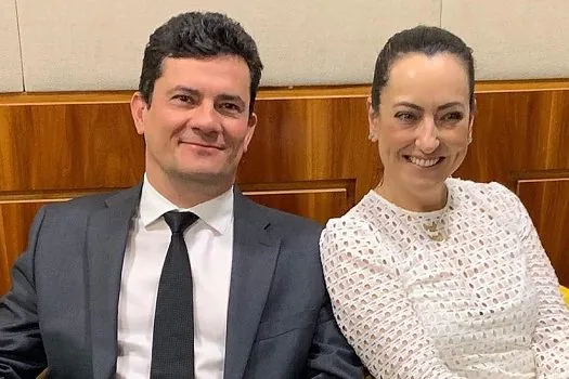 Moro comemora pesquisa que mostra forte potencial de votos para sua esposa