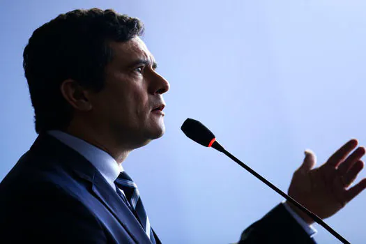 Moro pede que empresários deem oportunidade de trabalho a presos