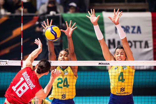 Brasil leva 3 a 0 da Sérvia e fica com o vice no Mundial feminino de vôlei