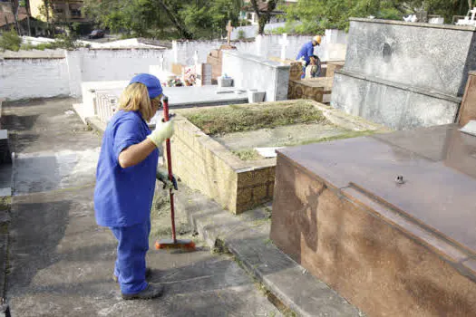 Ribeirão Pires vacina coveiros e agentes de serviço funerário