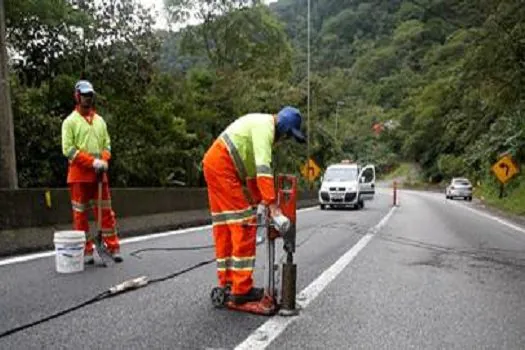 Ecovias intensifica serviços de manutenção na serra sul da via Anchieta