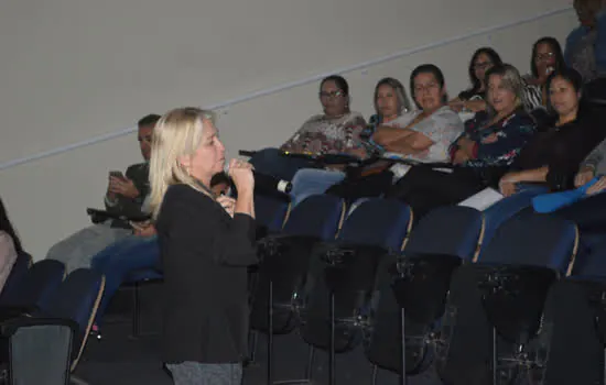 Servidores da Educação de Mauá ministram formação em Rio Grande da Serra