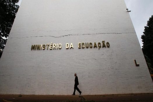 Órgão do MEC deixa servidores sem salário após ‘erro sistêmico’