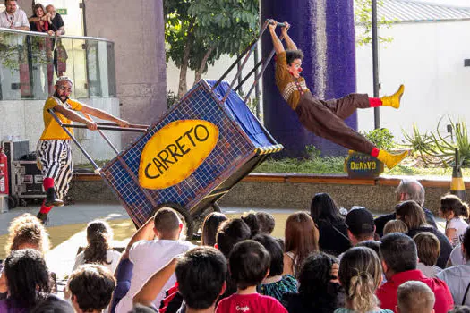 Trupe DuNavô apresenta o espetáculo Irmãos Carreto no SESC Itaquera