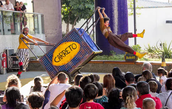 Trupe DuNavô apresenta o espetáculo Irmãos Carreto no SESC Itaquera