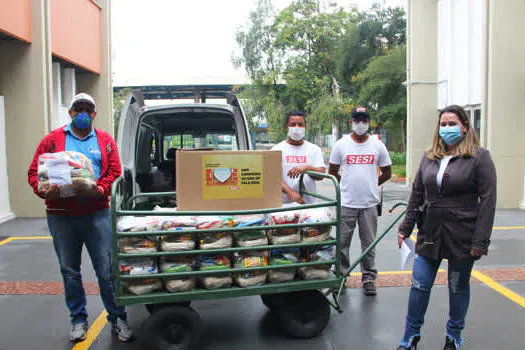 Escolas do Sesi da região do Grande ABC realizam Drive-Thru da campanha Doe Alimentos