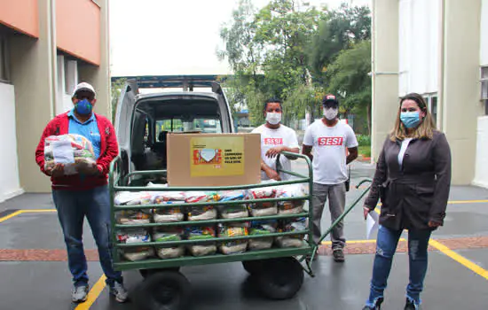 Escolas do Sesi da região do Grande ABC realizam Drive-Thru da campanha Doe Alimentos