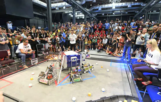 Festival de robótica reúne estudantes de escolas públicas e particulares