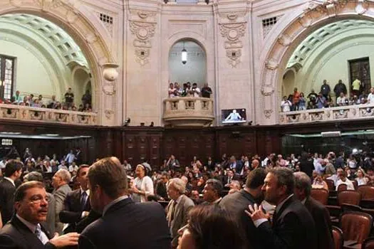 TJ anula sessão da Alerj que soltou deputados