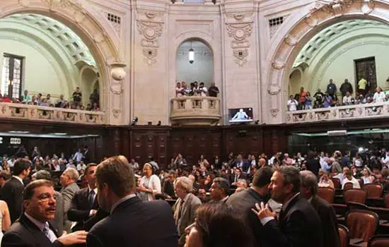 TJ anula sessão da Alerj que soltou deputados