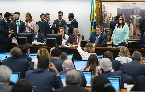 Centrão quer tirar Estados de reforma