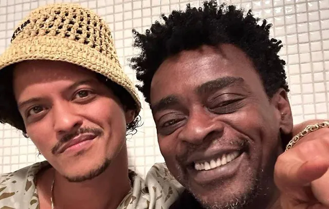 Seu Jorge comemora encontro com Bruno Mars após The Town