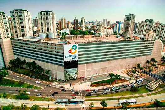 Shoppings do ABC reabrem neste domingo com horário reduzido