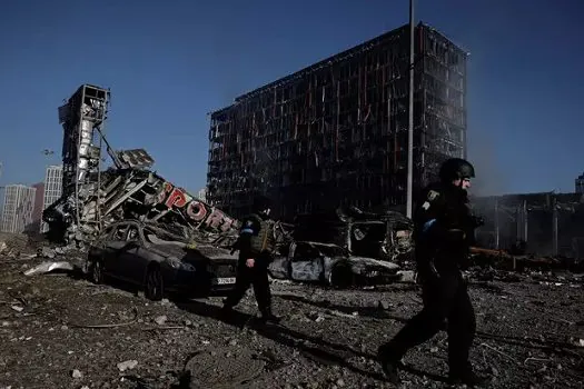 Bombardeio a shopping em Kiev deixa ao menos oito mortos