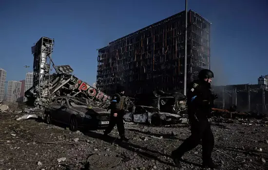 Bombardeio a shopping em Kiev deixa ao menos oito mortos