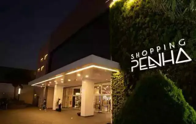 Shopping Penha tem feira de adoção e arrecadação de ração no sábado pré-feriado