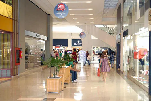 Associação recomenda reduzir horário de funcionamento de shoppings