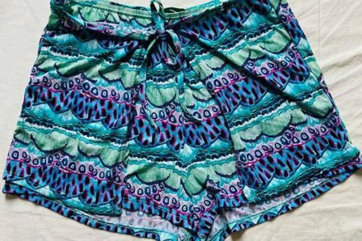 Shorts de praia: aprenda a usar essa peça durante o inverno!