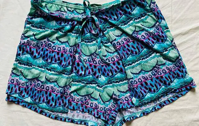 Shorts de praia: aprenda a usar essa peça durante o inverno!