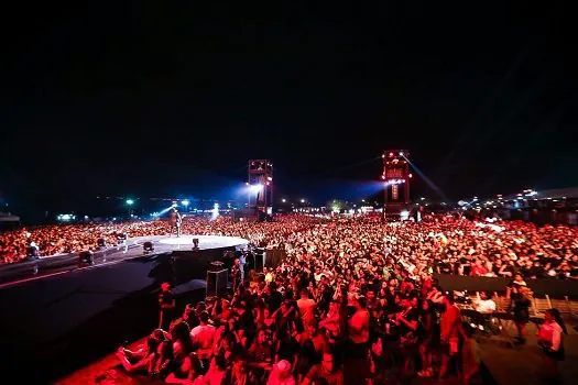 Wesley Safadão levam o público de Caruaru ao delírio no “TBT do Safadão”