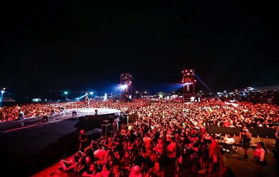 Wesley Safadão levam o público de Caruaru ao delírio no “TBT do Safadão”