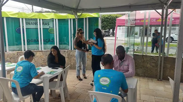 Sicoob UniMais Metropolitana realiza ação na estação do Brás