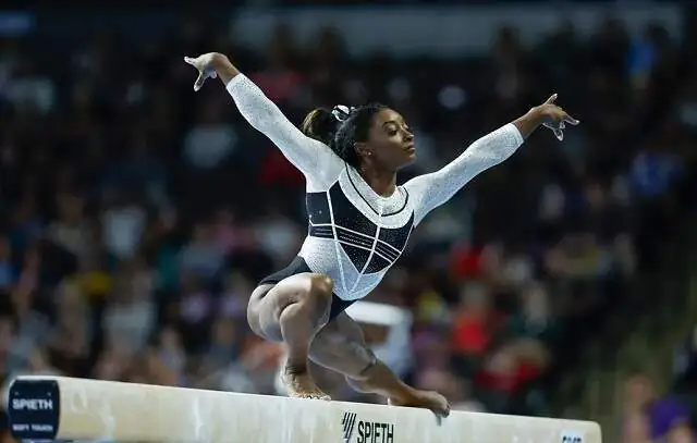 Simone Biles volta a competir após 2 anos e conquista medalha de ouro no US Classic