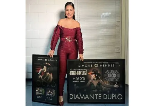 Simone Mendes conquista diamante duplo por Erro Gostoso