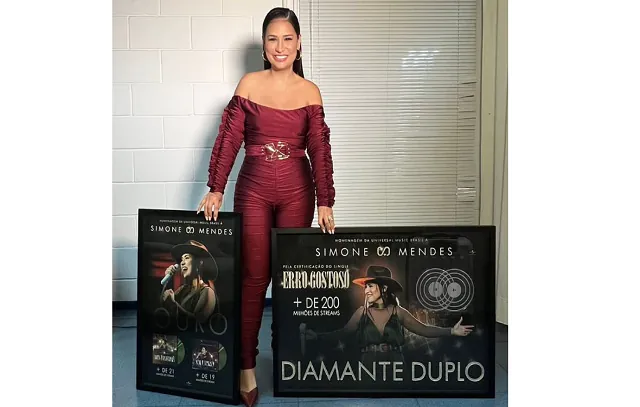 Simone Mendes conquista diamante duplo por Erro Gostoso