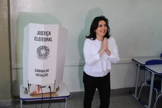 Simone Tebet vota em Campo Grande: ‘Feliz por estar do lado certo’