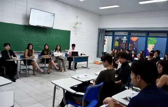 Estudantes do Colégio Singular participam de simulações das Nações Unidas