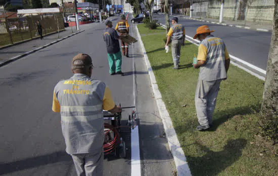 Manutenção da sinalização viária em Ribeirão Pires ganha novo reforço