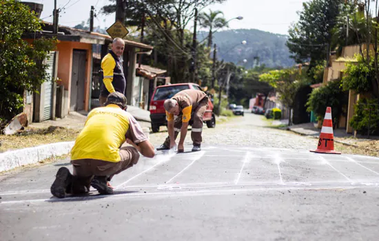 Ribeirão Pires realiza pintura de solo na Rua das Flores