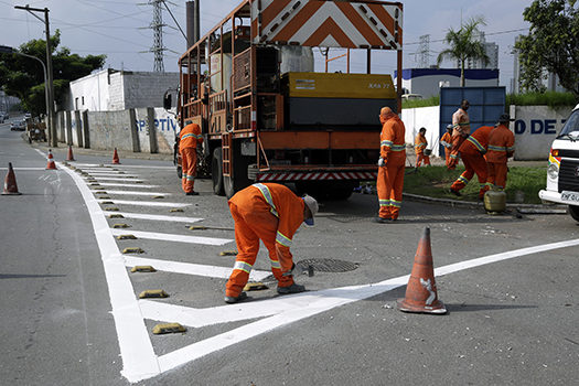 São Caetano restaura sinalização visual na Av. dos Estados