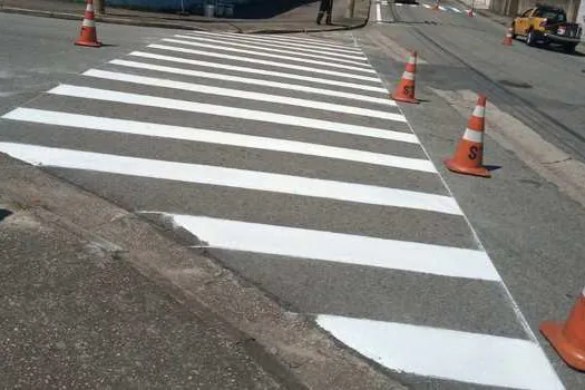 Trânsito de Ribeirão Pires reforça na sinalização viária em áreas escolares de Ouro Fino