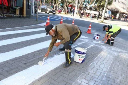 Ribeirão Pires realiza revitalização da sinalização horizonta na Vila do Doce